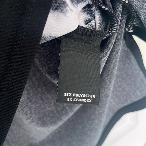 Boat Neck Tiered Sleeves Top - Picture 4 of 7